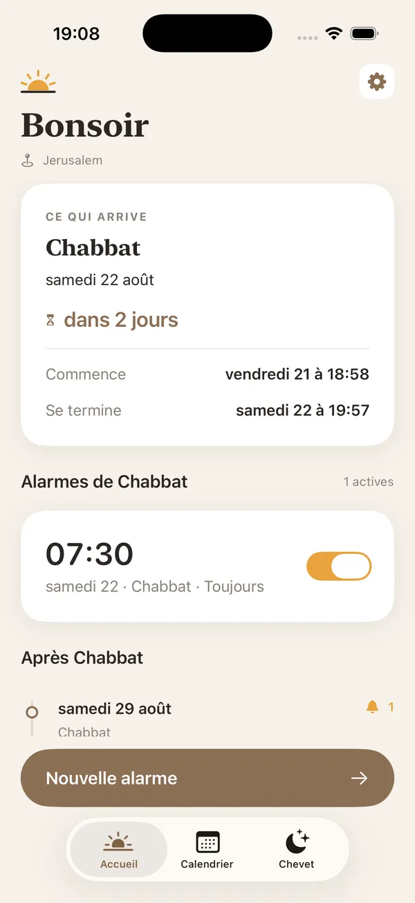 Écran d’accueil de ShabbatRise indiquant l’entrée et la sortie de Chabbat à Jérusalem, avec une alarme du samedi matin activée (application en français)